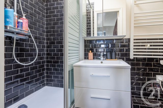 Afficher la photo en grand Appartement Studio à vendre - 2 pièces - 46,28 m2 - Paris - 75011 - ILE-DE-FRANCE